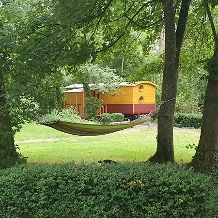 Chambres D'Hotes Et Roulotte Au Bonheur Du Parc Le Breuil  Buitenkant foto