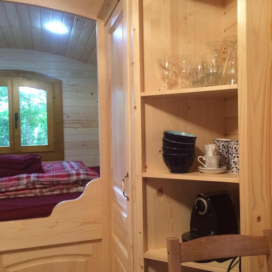 Chambres D'Hotes Et Roulotte Au Bonheur Du Parc Le Breuil  Buitenkant foto