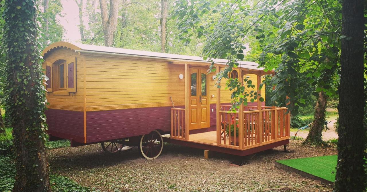 Chambres D'Hotes Et Roulotte Au Bonheur Du Parc Le Breuil  Buitenkant foto