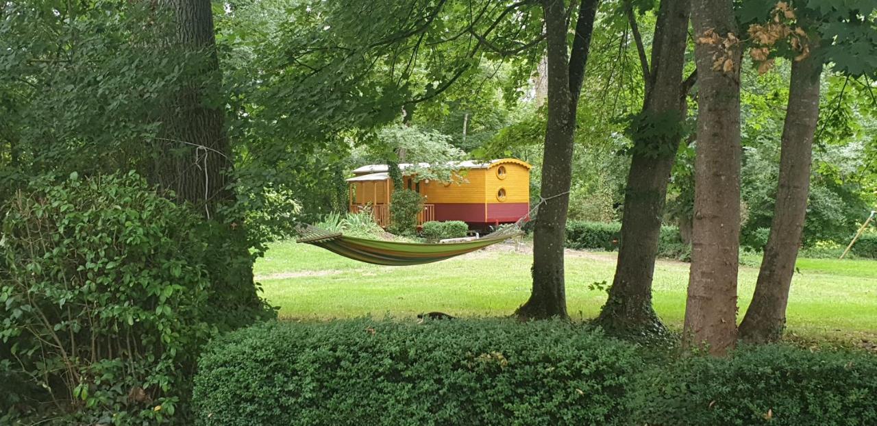 Chambres D'Hotes Et Roulotte Au Bonheur Du Parc Le Breuil  Buitenkant foto