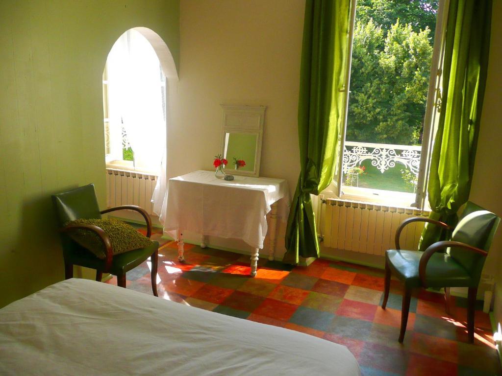 Chambres D'Hotes Et Roulotte Au Bonheur Du Parc Le Breuil  Kamer foto