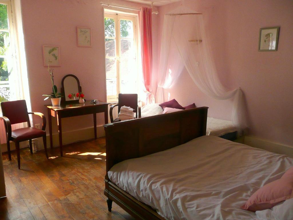 Chambres D'Hotes Et Roulotte Au Bonheur Du Parc Le Breuil  Kamer foto