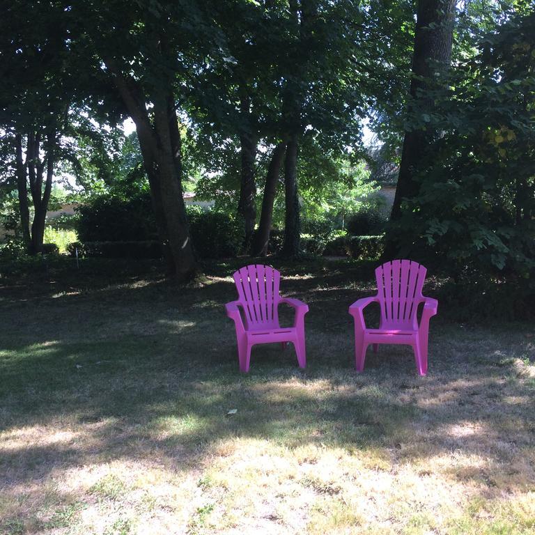 Chambres D'Hotes Et Roulotte Au Bonheur Du Parc Le Breuil  Buitenkant foto