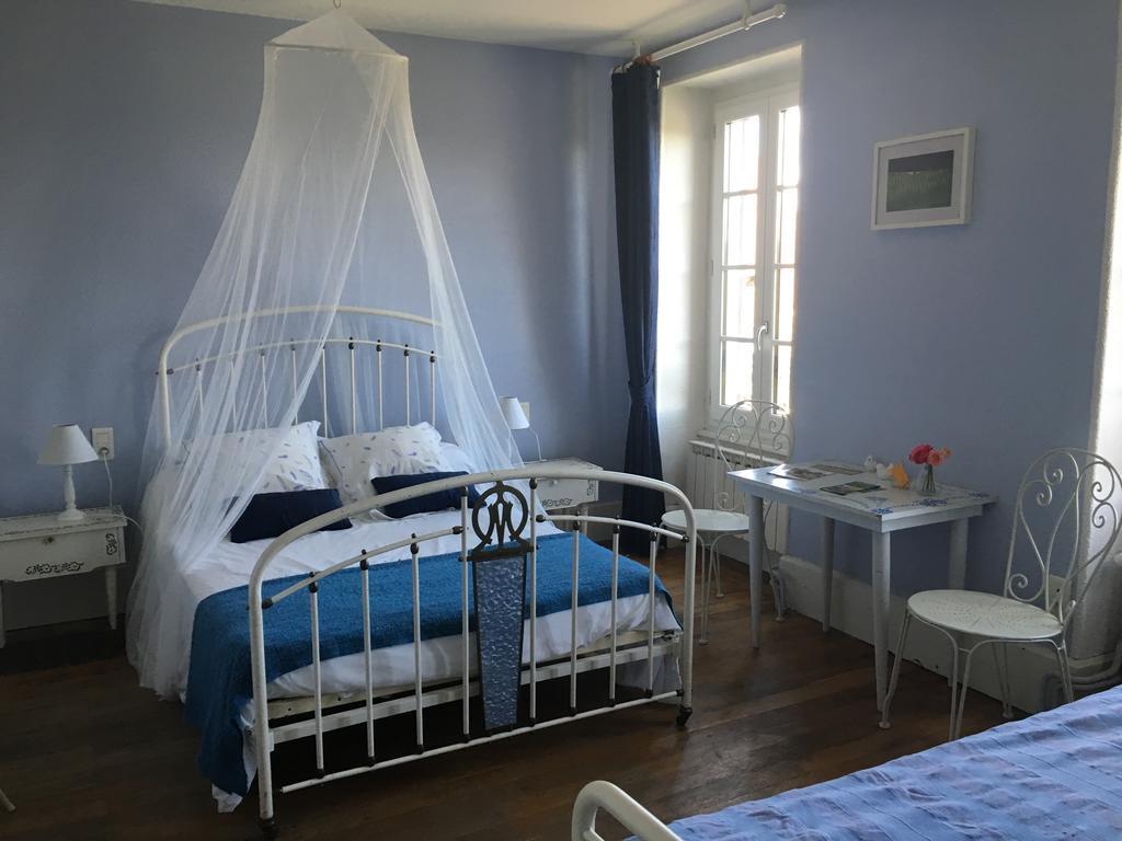Chambres D'Hotes Et Roulotte Au Bonheur Du Parc Le Breuil  Buitenkant foto