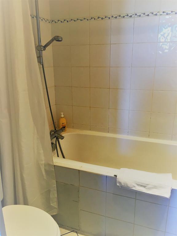 Chambres D'Hotes Et Roulotte Au Bonheur Du Parc Le Breuil  Buitenkant foto