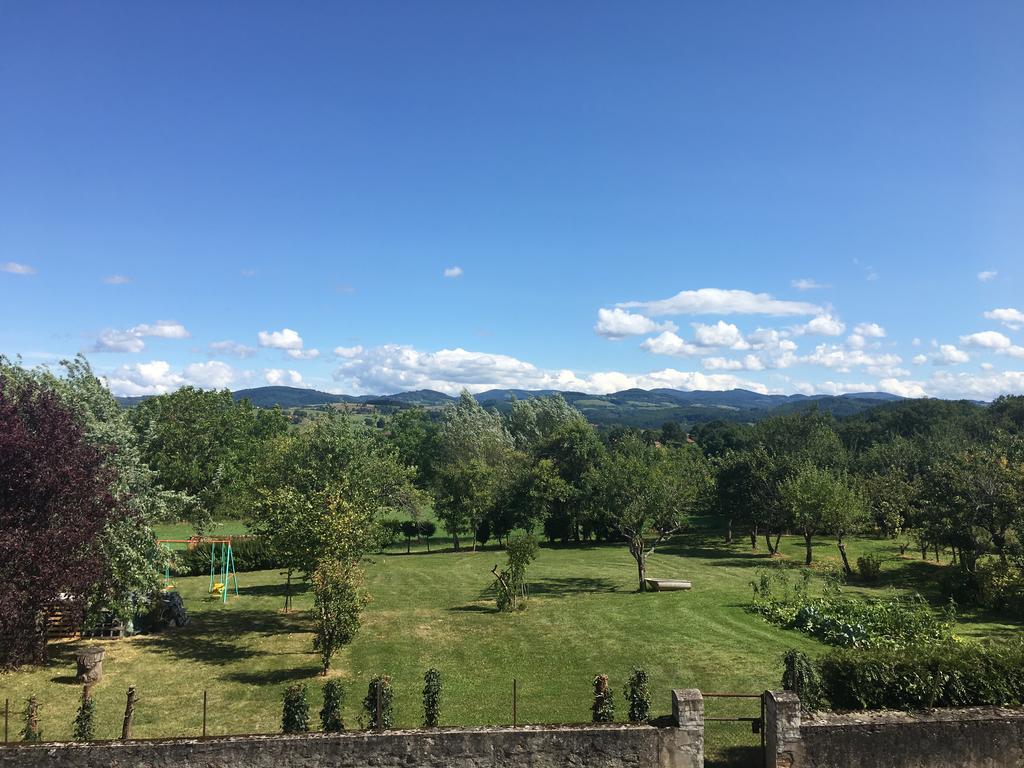 Chambres D'Hotes Et Roulotte Au Bonheur Du Parc Le Breuil  Buitenkant foto