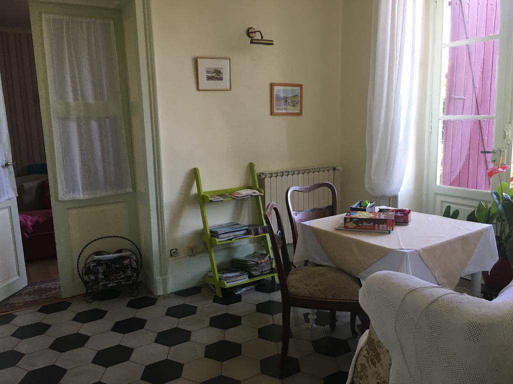 Chambres D'Hotes Et Roulotte Au Bonheur Du Parc Le Breuil  Buitenkant foto