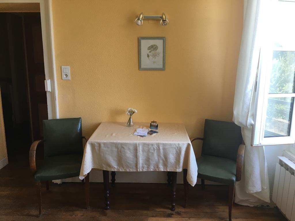 Chambres D'Hotes Et Roulotte Au Bonheur Du Parc Le Breuil  Buitenkant foto