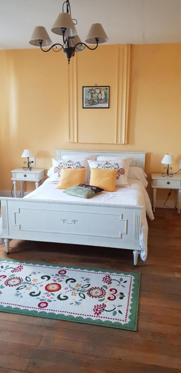 Chambres D'Hotes Et Roulotte Au Bonheur Du Parc Le Breuil  Buitenkant foto