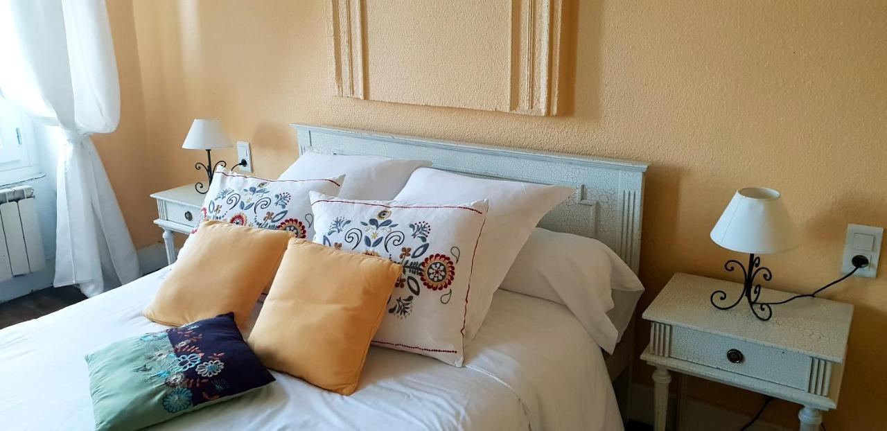 Chambres D'Hotes Et Roulotte Au Bonheur Du Parc Le Breuil  Buitenkant foto